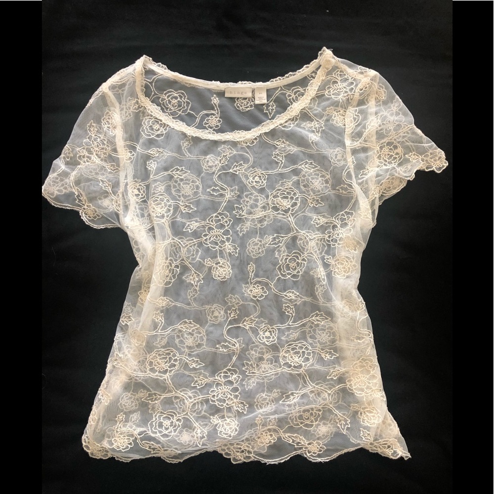 Hinge sheer cream/ white lace top